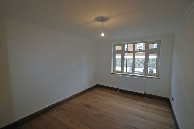  Image of 1 bedroom Houses to rent in Elm Park Road London N21 at Elm Park Road Winchmore Hill Winchmore Hill, N21 2HS