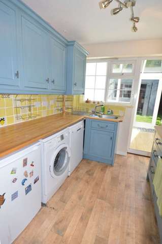  Image of 3 bedroom Terraced house to rent in Elm Way London N11 at Elm Way  London, N11 3NP