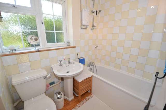  Image of 3 bedroom Terraced house to rent in Elm Way London N11 at Elm Way  London, N11 3NP