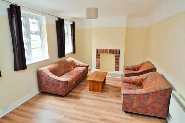  Image of 2 bedroom Apartment to rent in Montague Road London SW19 at South Wimbledon, SW19 1SZ
