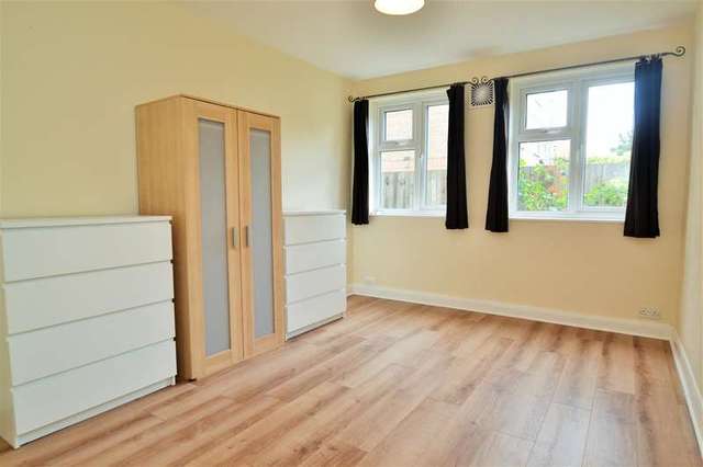 Image of 2 bedroom Apartment to rent in Montague Road London SW19 at South Wimbledon, SW19 1SZ