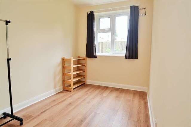  Image of 2 bedroom Apartment to rent in Montague Road London SW19 at South Wimbledon, SW19 1SZ