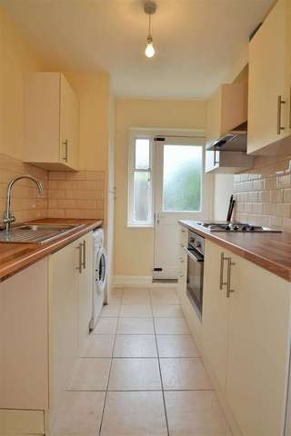  Image of 2 bedroom Apartment to rent in Montague Road London SW19 at South Wimbledon, SW19 1SZ