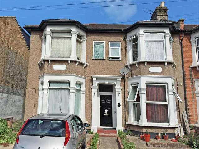  Image of 1 bedroom Flat for sale in Empress Avenue Cranbrook Ilford IG1 at Ilford Essex Ilford, IG1 3DD