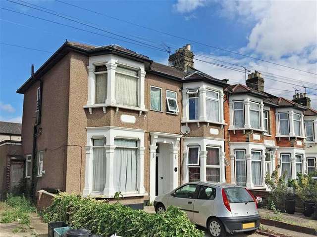  Image of 1 bedroom Flat for sale in Empress Avenue Cranbrook Ilford IG1 at Ilford Essex Ilford, IG1 3DD
