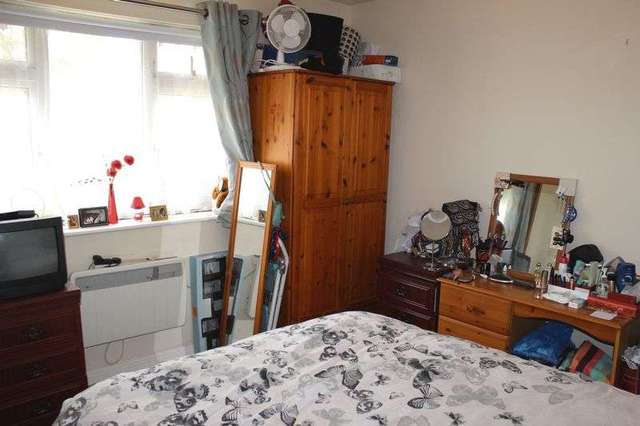  Image of 1 bedroom Terraced house to rent in Cypress Walk Englefield Green Egham TW20 at Cypress Walk Englefield Green Egham, TW20 0PA