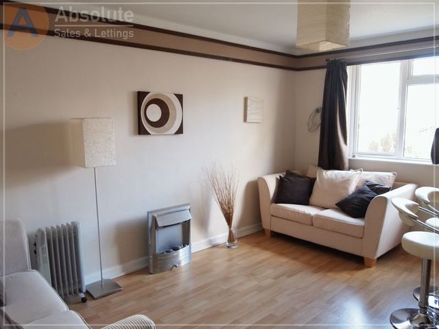  Image of 1 bedroom Flat to rent in Esplanade Road Paignton TQ4 at Esplanade Road Array Goodrington, TQ4 6BG