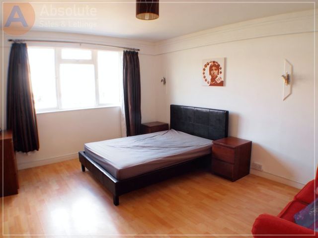  Image of 1 bedroom Flat to rent in Esplanade Road Paignton TQ4 at Esplanade Road  Paignton, TQ4 6BG