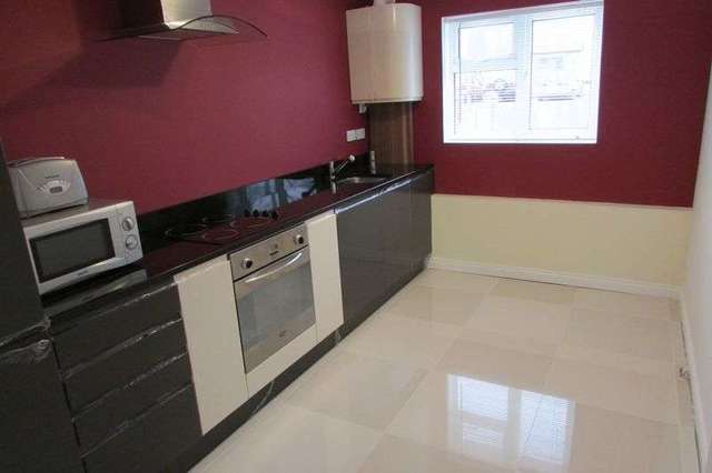  Image of 2 bedroom Flat to rent in Evesham Walk Basingstoke RG24 at Evesham Walk  Basingstoke, RG24 9BJ
