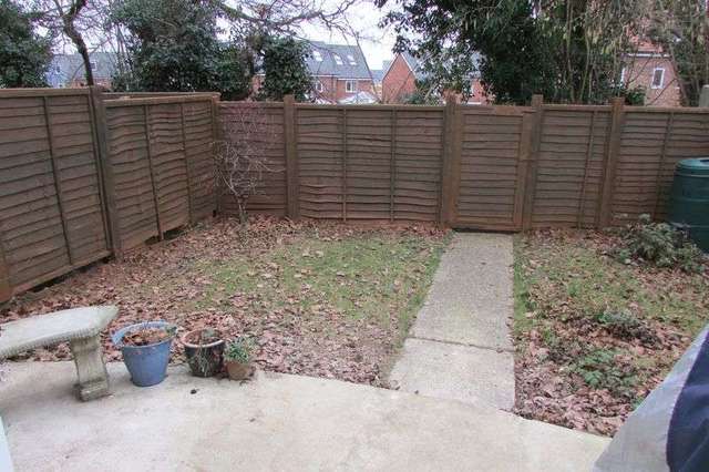  Image of 2 bedroom Flat to rent in Evesham Walk Basingstoke RG24 at Evesham Walk  Basingstoke, RG24 9BJ