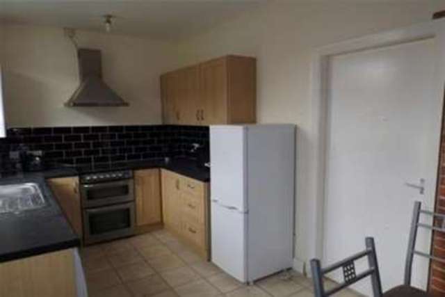  Image of 2 bedroom Terraced house to rent in Farfield Road Almondbury Huddersfield HD5 at Huddersfield, HD5 8TE