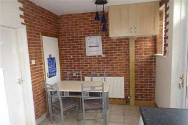 Image of 2 bedroom Terraced house to rent in Farfield Road Almondbury Huddersfield HD5 at Huddersfield, HD5 8TE