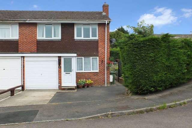  Image of 3 bedroom Semi-Detached house for sale in Marines Drive Faringdon SN7 at Faringdon Oxfordshire, SN7 7UJ