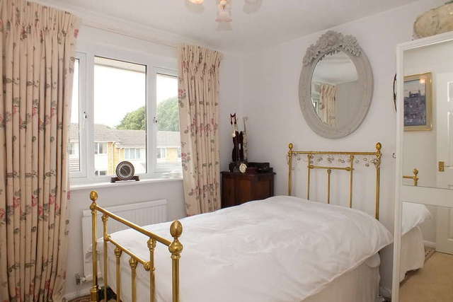  Image of 3 bedroom Semi-Detached house for sale in Marines Drive Faringdon SN7 at Faringdon Oxfordshire, SN7 7UJ