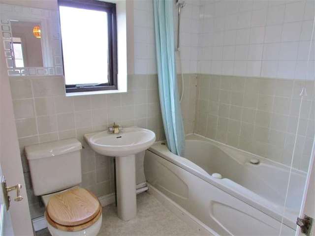  Image of 4 bedroom Detached house to rent in Farmstead Close Grove Wantage OX12 at Grove  Wantage, OX12 0BD