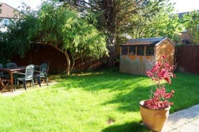  Image of 4 bedroom Detached house to rent in Osprey Close Fetcham Leatherhead KT22 at Leatherhead, KT22 9XL