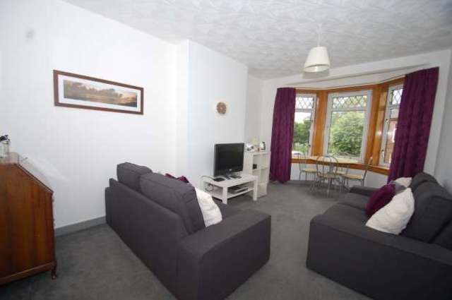  Image of 3 bedroom Flat for sale in Moness Drive Glasgow G52 at Moness Drive  Glasgow, G52 1HB