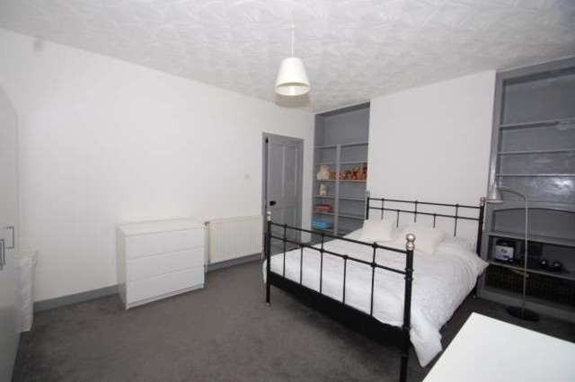  Image of 3 bedroom Flat for sale in Moness Drive Glasgow G52 at Moness Drive  Glasgow, G52 1HB
