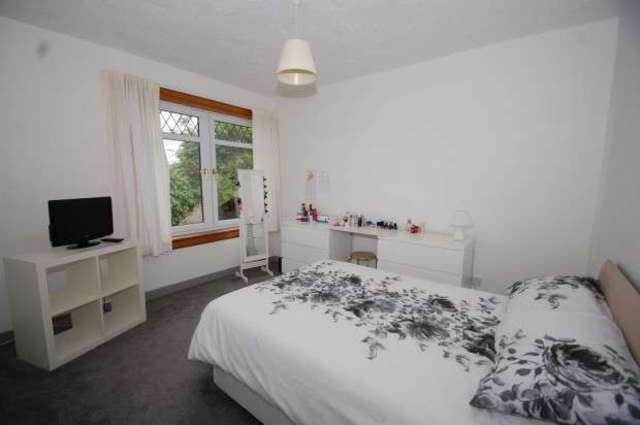  Image of 3 bedroom Flat for sale in Moness Drive Glasgow G52 at Moness Drive  Glasgow, G52 1HB