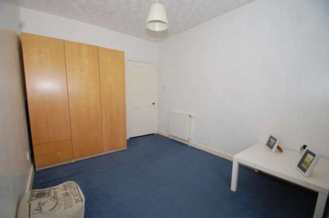  Image of 3 bedroom Flat for sale in Moness Drive Glasgow G52 at Moness Drive  Glasgow, G52 1HB