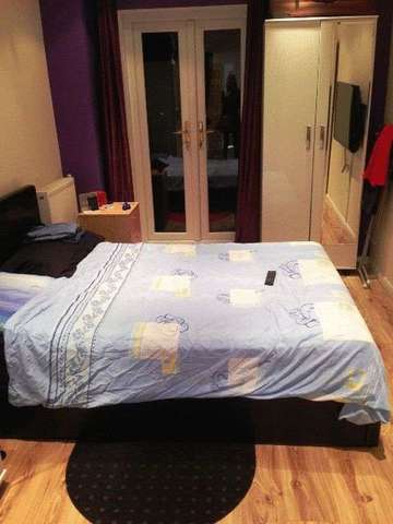  Image of Flat to rent in Fountain Green Square London SE16 at Fountain Green Square  London, SE16 4TX