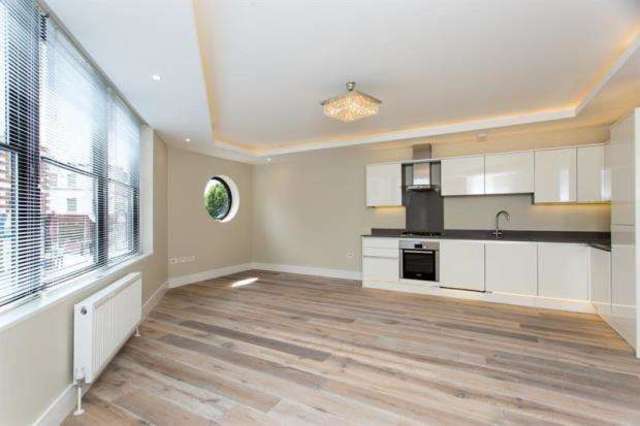  Image of 2 bedroom Flat for sale in Fulham Road London SW6 at London  Fulham, SW6 5NJ