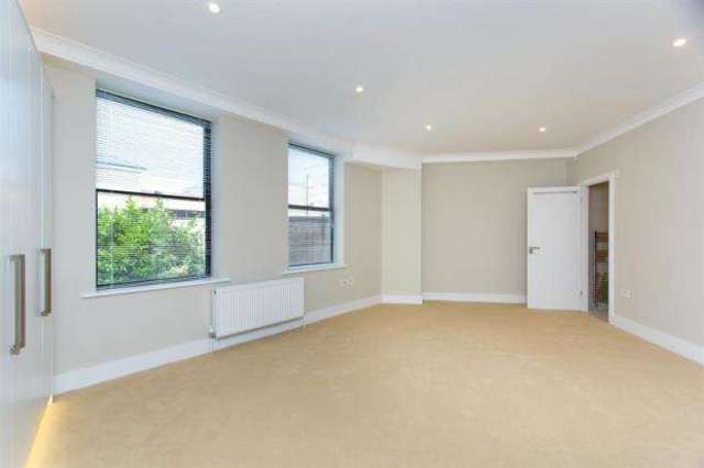  Image of 2 bedroom Flat for sale in Fulham Road London SW6 at London  Fulham, SW6 5NJ