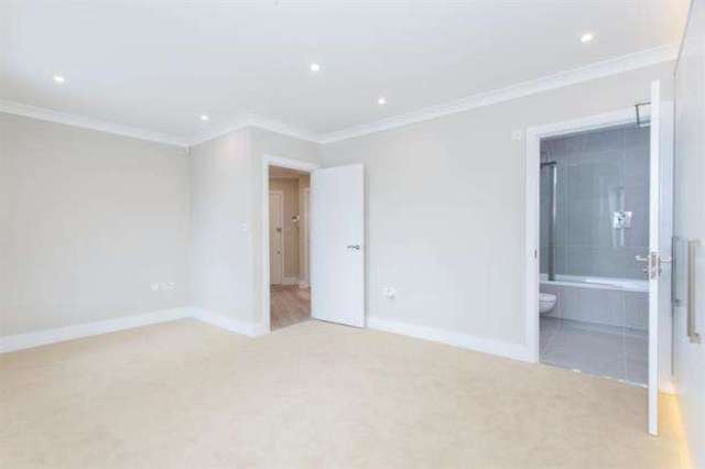  Image of 2 bedroom Flat for sale in Fulham Road London SW6 at London  Fulham, SW6 5NJ