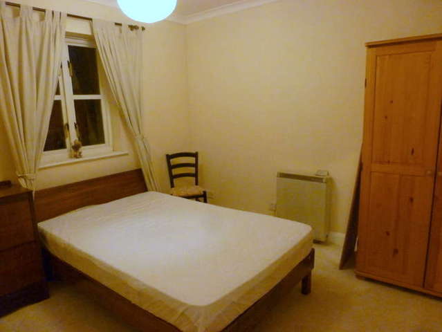  Image of 2 bedroom Flat to rent in Fuller Close London E2 at Bethnal Green, E2 6DX