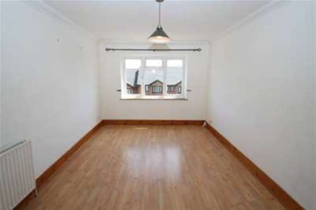  Image of 3 bedroom Flat to rent in Garlands Road Redhill RH1 at Redhill, RH1 6NT