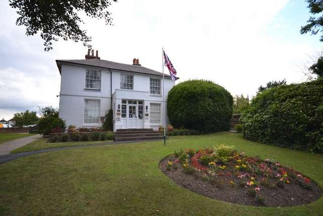  Image of 1 bedroom Flat to rent in George Street Hailsham BN27 at 16 George Street  Hailsham, BN27 1AE