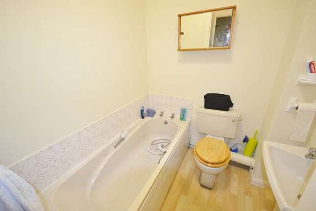  Image of 1 bedroom Flat to rent in George Street Hailsham BN27 at 16 George Street  Hailsham, BN27 1AE