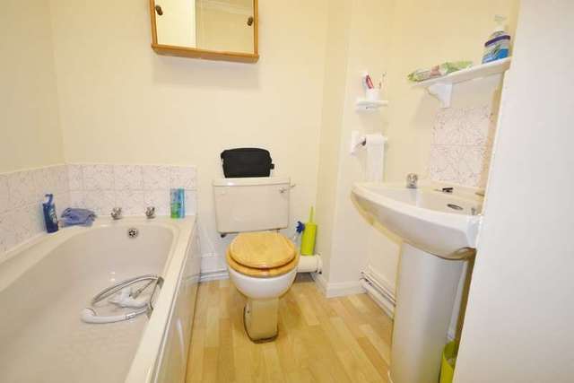  Image of 1 bedroom Flat to rent in George Street Hailsham BN27 at 16 George Street  Hailsham, BN27 1AE