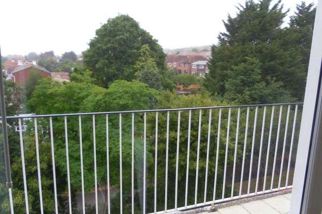  Image of 2 bedroom Flat to rent in Gillman Road Farlington Portsmouth PO6 at Gillman Road Farlington Portsmouth, PO6 1BT