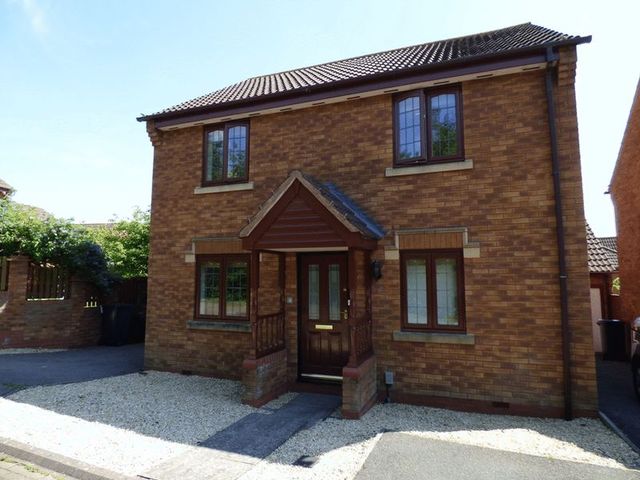  Image of 3 bedroom Detached house for sale in Gilman Close Blunsdon Swindon SN25 at Gilman Close St.Andrews Ridge Swindon, SN25 4GJ