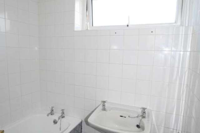  Image of 2 bedroom Terraced house to rent in Glebe Street Chadderton Oldham OL9 at Oldham OL9 8HY Oldham, OL9 8HY