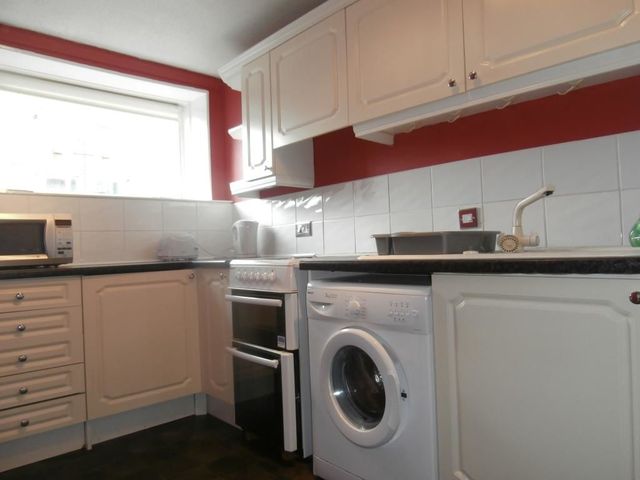  Image of 1 bedroom Flat to rent in Glenbervie Road Grangemouth FK3 at Grangemouth Falkirk Falkirk, FK3 9LE