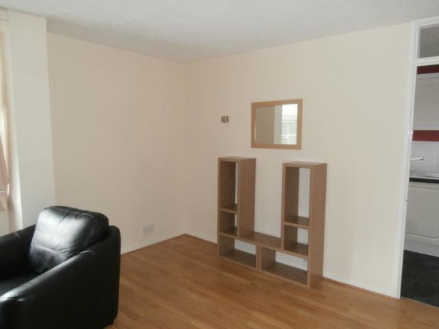  Image of 1 bedroom Flat to rent in Glenbervie Road Grangemouth FK3 at Grangemouth Falkirk Falkirk, FK3 9LE
