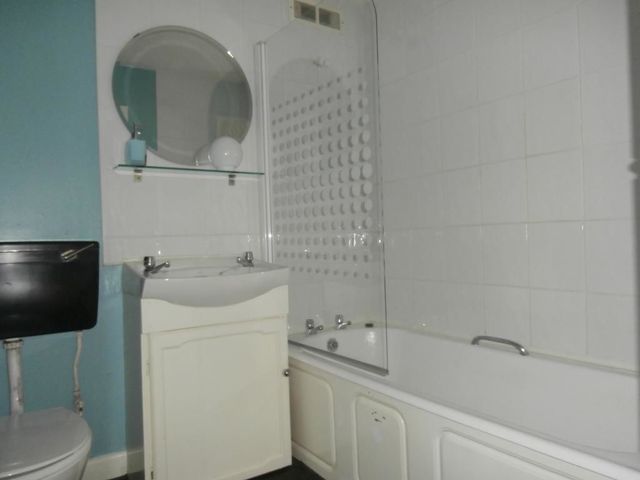  Image of 1 bedroom Flat to rent in Glenbervie Road Grangemouth FK3 at Grangemouth Falkirk Falkirk, FK3 9LE