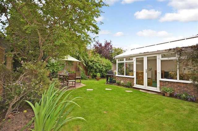  Image of 4 bedroom Detached house for sale in Goldsworth Drive Strood Rochester ME2 at Strood Rochester Rochester, ME2 3NR