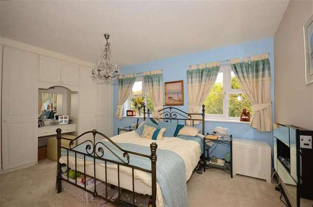  Image of 4 bedroom Detached house for sale in Goldsworth Drive Strood Rochester ME2 at Strood Rochester Rochester, ME2 3NR