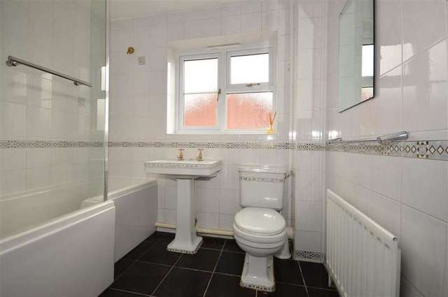  Image of 4 bedroom Detached house for sale in Goldsworth Drive Strood Rochester ME2 at Strood Rochester Rochester, ME2 3NR