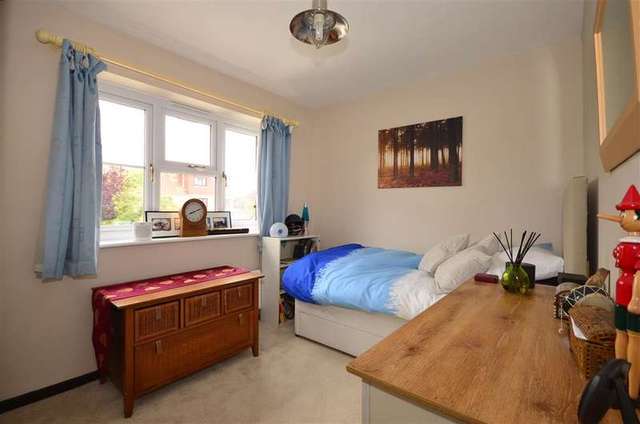  Image of 4 bedroom Detached house for sale in Goldsworth Drive Strood Rochester ME2 at Strood Rochester Rochester, ME2 3NR