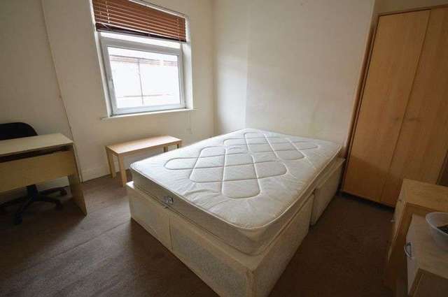  Image of 3 bedroom Terraced house to rent in Grasmere Street Leicester LE2 at Grasmere Street  Leicester, LE2 7FU