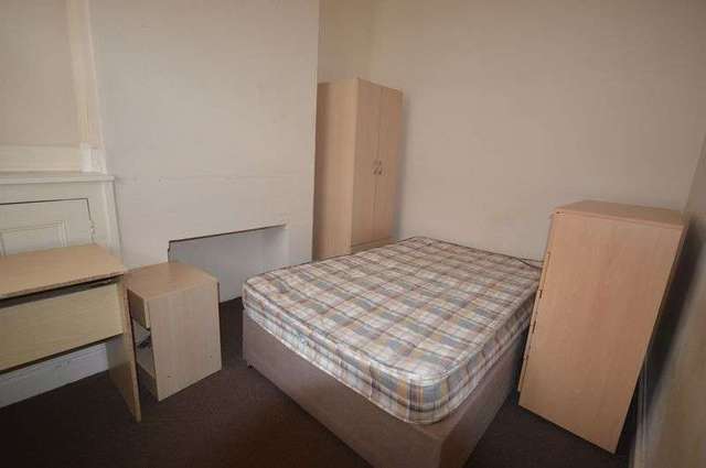  Image of 3 bedroom Terraced house to rent in Grasmere Street Leicester LE2 at Grasmere Street  Leicester, LE2 7FU