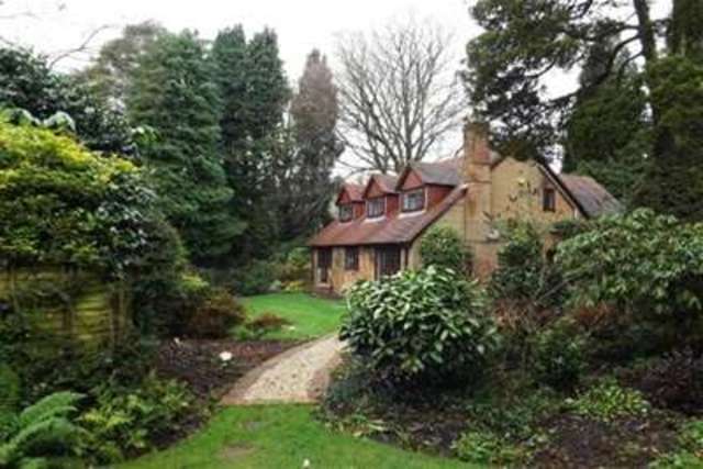  Image of 5 bedroom Detached house to rent in Crossways Road Grayshott Hindhead GU26 at Hindhead, GU26 6HG