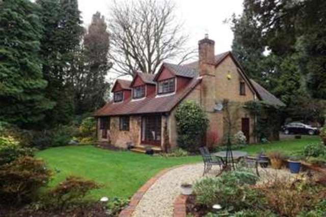  Image of 5 bedroom Detached house to rent in Crossways Road Grayshott Hindhead GU26 at Hindhead, GU26 6HG
