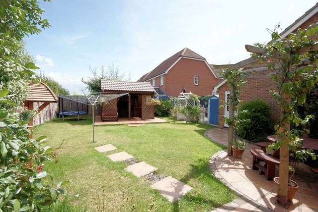  Image of 5 bedroom Detached house for sale in Grayson Close Lee-on-the-Solent PO13 at Grayson Close  Lee-On-The-Solent, PO13 8BH
