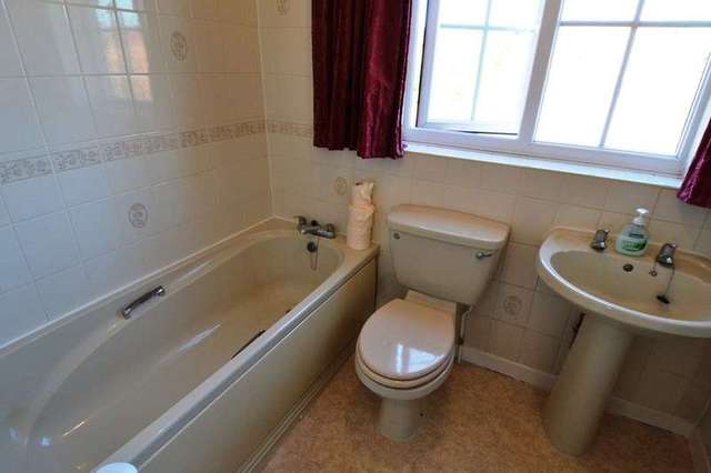  Image of 3 bedroom Property to rent in Green Park Road Bromsgrove B60 at Green Park Road Bromsgrove Bromsgrove, B60 2RD