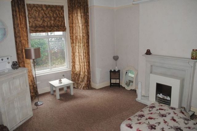  Image of 2 bedroom Flat for sale in Hainton Avenue Grimsby DN32 at 263 Hainton Avenue  Grimsby, DN32 9JX